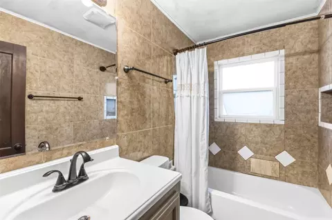 Bath - 518 W 8th, Ada, OK 74820 photo 1 of 1