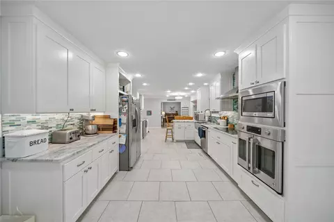 Kitchen - 6549 E 86th St, Tulsa, OK 74133 photo 7 of 7