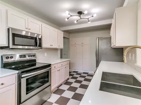 Kitchen - 5357 E 26th Pl, Tulsa, OK 74114 photo 2 of 5