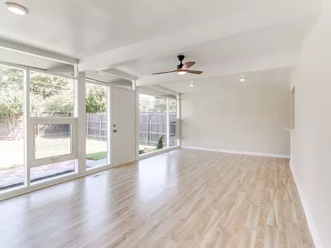 Living - 5357 E 26th Pl, Tulsa, OK 74114 photo 4 of 6