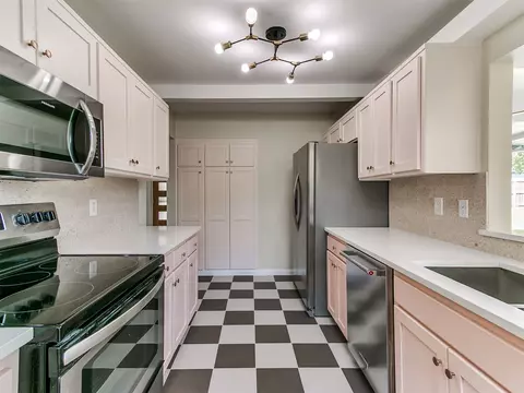 Kitchen - 5357 E 26th Pl, Tulsa, OK 74114 photo 5 of 5