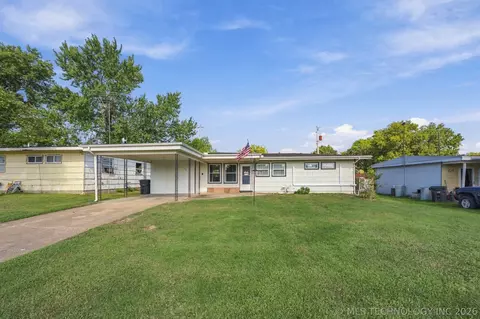 427 Meadowbrook Ln, Bartlesville, OK 74003