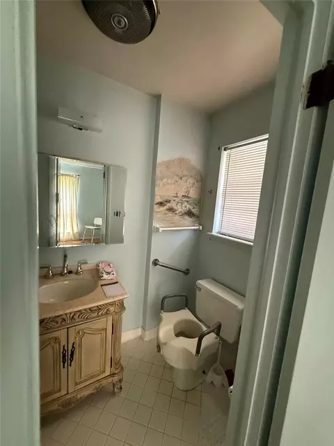 Bath - 10161 E 23rd St, Tulsa, OK 74129 photo 5 of 5