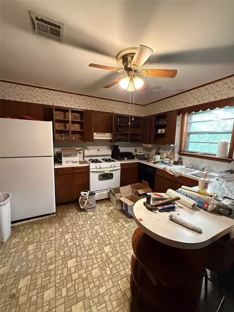 Kitchen - 10161 E 23rd St, Tulsa, OK 74129 photo 1 of 1