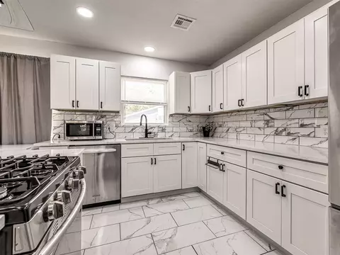 Kitchen - 4023 E Virgin St, Tulsa, OK 74115 photo 2 of 7