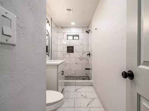 Bath - 4023 E Virgin St, Tulsa, OK 74115 photo 3 of 6