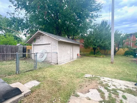 Exterior - 2532 E 7th St, Tulsa, OK 74104 photo 4 of 5