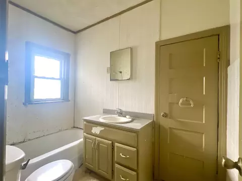 Bath - 2532 E 7th St, Tulsa, OK 74104 photo 1 of 1
