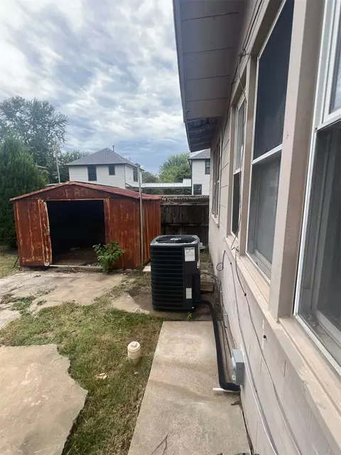 Exterior - 2532 E 7th St, Tulsa, OK 74104 photo 5 of 5