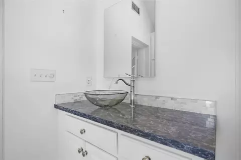 Bath - 2135 E 25th Pl, Tulsa, OK 74114 photo 3 of 6