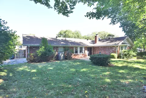 Exterior - 5736 E 63rd Pl, Tulsa, OK 74136 photo 4 of 6