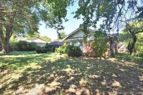 Exterior - 5736 E 63rd Pl, Tulsa, OK 74136 photo 5 of 6