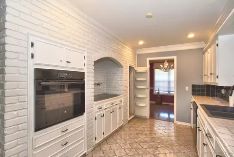 Kitchen - 5736 E 63rd Pl, Tulsa, OK 74136 photo 1 of 3