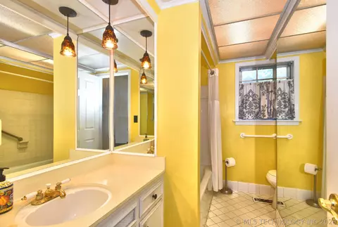 Bath - 5736 E 63rd Pl, Tulsa, OK 74136 photo 1 of 2
