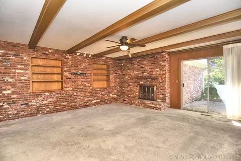 Living - 5736 E 63rd Pl, Tulsa, OK 74136 photo 2 of 4