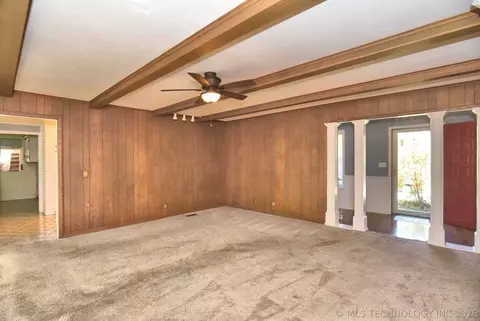 Living - 5736 E 63rd Pl, Tulsa, OK 74136 photo 4 of 4