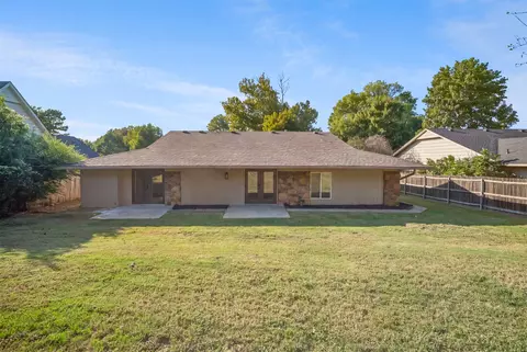 Exterior - 2992 E 77th St, Tulsa, OK 74136 photo 6 of 7
