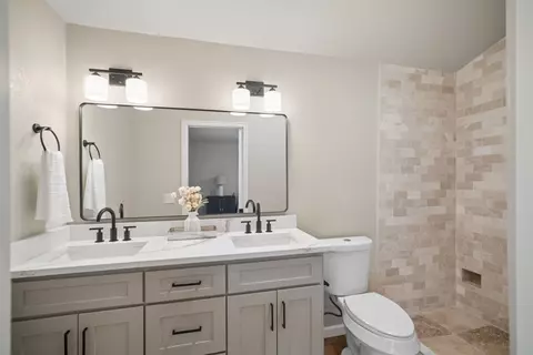 Bath - 2992 E 77th St, Tulsa, OK 74136 photo 2 of 3