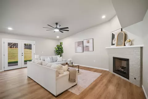 Living - 2992 E 77th St, Tulsa, OK 74136 photo 2 of 3