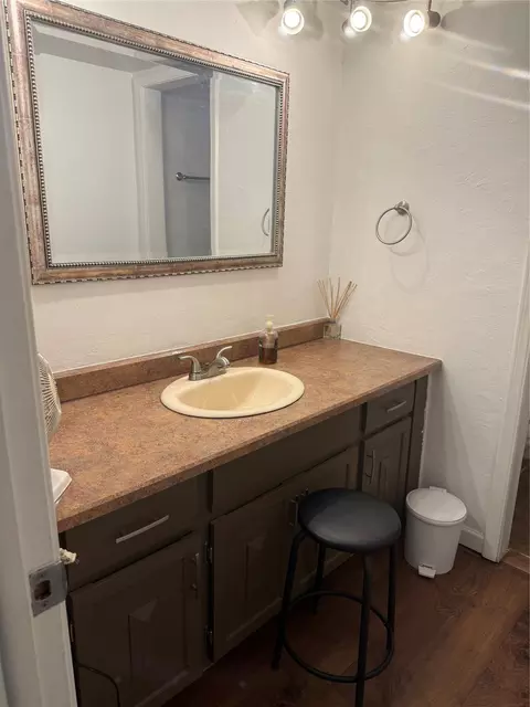 Bath - 4326 E 67th Street 579, Tulsa, OK 74136 photo 1 of 6