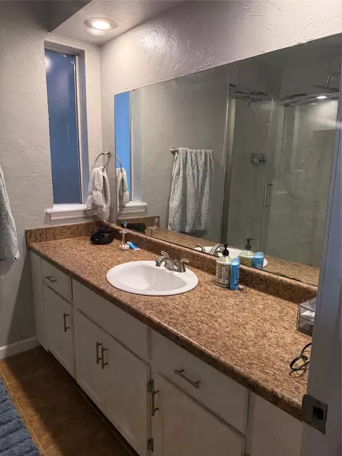 Bath - 4326 E 67th Street 579, Tulsa, OK 74136 photo 4 of 6