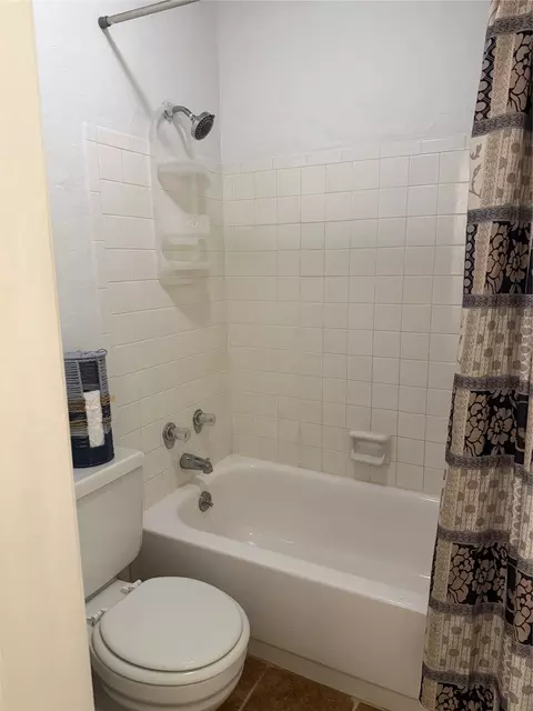 Bath - 4326 E 67th Street 579, Tulsa, OK 74136 photo 2 of 6