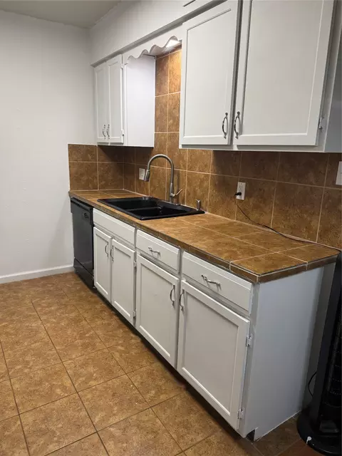 Kitchen - 4326 E 67th Street 579, Tulsa, OK 74136 photo 3 of 3