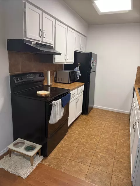 Kitchen - 4326 E 67th Street 579, Tulsa, OK 74136 photo 2 of 3