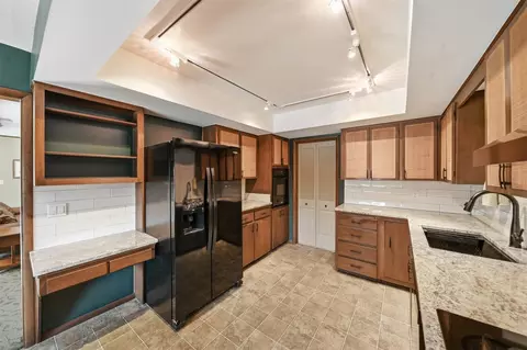 Kitchen - 6316 E 57th Pl, Tulsa, OK 74135 photo 2 of 4