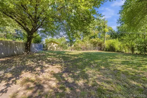 Exterior - 5951 E King Pl, Tulsa, OK 74115 photo 6 of 7