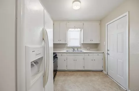 Kitchen - 5951 E King Pl, Tulsa, OK 74115 photo 1 of 3