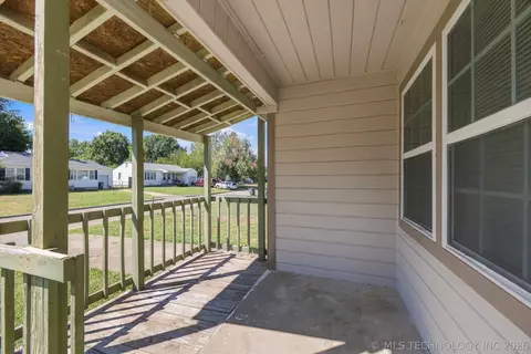 Exterior - 5951 E King Pl, Tulsa, OK 74115 photo 3 of 7