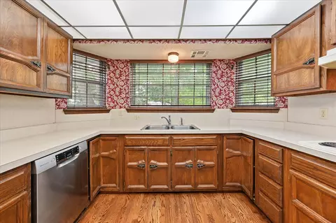 Kitchen - 6915 E 78th Pl, Tulsa, OK 74133 photo 3 of 3