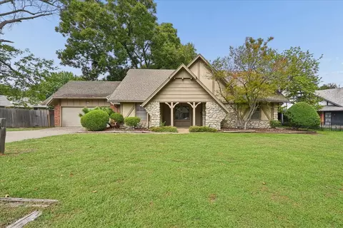 Exterior - 6915 E 78th Pl, Tulsa, OK 74133 photo 3 of 6