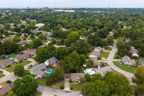 View/Area - 6915 E 78th Pl, Tulsa, OK 74133 photo 4 of 5