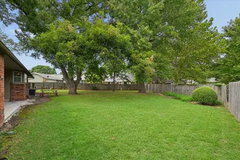 Exterior - 6915 E 78th Pl, Tulsa, OK 74133 photo 5 of 6