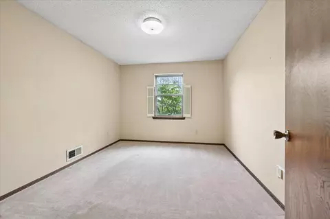 Bedroom - 6915 E 78th Pl, Tulsa, OK 74133 photo 6 of 9