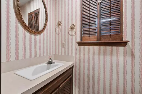 Bath - 6915 E 78th Pl, Tulsa, OK 74133 photo 4 of 6