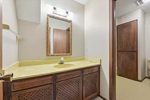 Bath - 6915 E 78th Pl, Tulsa, OK 74133 photo 5 of 6