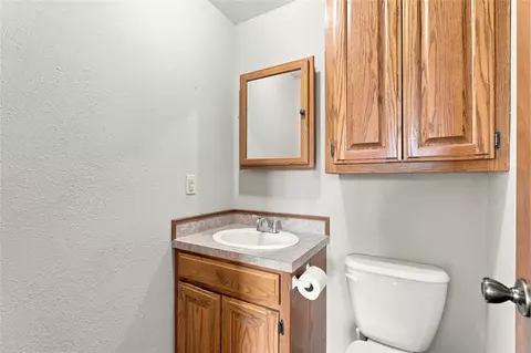 Bath - 212 Duncan Ave, Checotah, OK 74426 photo 2 of 2