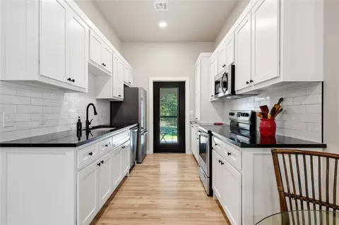Kitchen - 420942 E 1168 Rd, Eufaula, OK 74432 photo 4 of 4