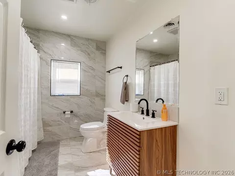 Bath - 120 Pruitt Rd, Ada, OK 74820 photo 5 of 7