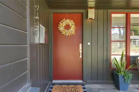 Entry Way - 2634 E 20th St, Tulsa, OK 74104 photo 1 of 2