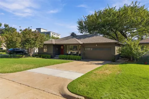 Exterior - 2634 E 20th St, Tulsa, OK 74104 photo 4 of 5