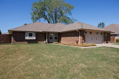 1233 Arbor Dr, Bartlesville, OK 74006
