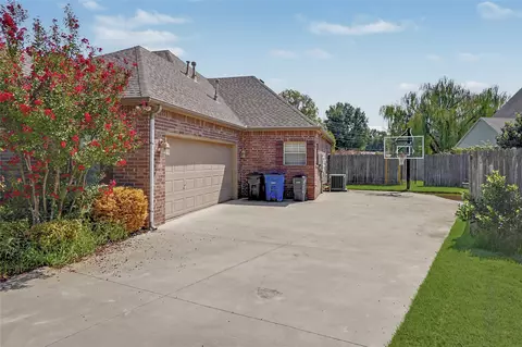 Exterior - 7136 E 82nd St, Tulsa, OK 74133 photo 3 of 5