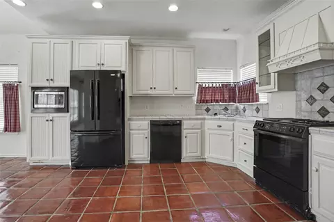 Kitchen - 7136 E 82nd St, Tulsa, OK 74133 photo 3 of 3