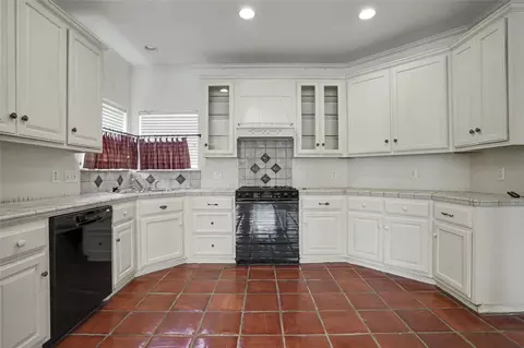 Kitchen - 7136 E 82nd St, Tulsa, OK 74133 photo 2 of 3