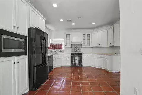 Kitchen - 7136 E 82nd St, Tulsa, OK 74133 photo 1 of 3
