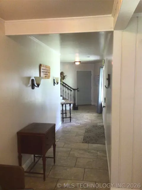 Entry Way - 508 SE 17th St, Pryor, OK 74361 photo 1 of 2